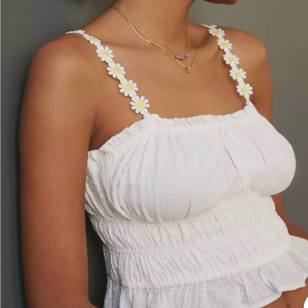 NWT Anthropologie by Maeve Women’s white top with yellow daisies (size XS)